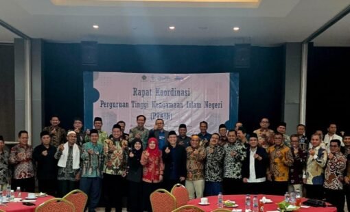 Ketua STAIN Teungku Dirundeng Meulaboh, Dr H Syamsuar MAg foto bersama Rektor PTKIN se-Indonesia, Rabu 1 Oktober 2025.