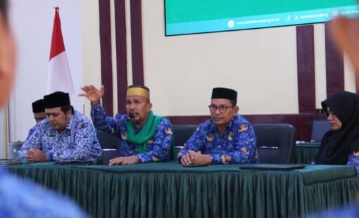 Ketua STAIN Teungku Dirundeng Meulaboh, Prof Dr H Syamsuar MAg memberikan pembinaan kepada PPPK baru dilantik, Kamis 23 Oktober 2025
