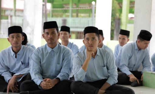 Siswa MAS Arrissalah Aceh Jaya sedang mendengarkan sosialisasi Tim PMB STAIN Meulaboh, Kamis 23 Januari 2026