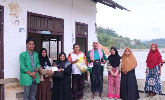 Ketua STAIN Teungku Dirundeng Meulaboh, Prof Dr H Syamsuar MAg dan Pimpinan Dayah Darul Muta'allimin, Dr Hj Zikriati MA Salurkan Bantuan dari Mitra Malaysia untuk korban banjir, Selasa 20 Januari 2026 Ketua STAIN Teungku Dirundeng Meulaboh, Prof Dr H Syamsuar MAg dan Pimpinan Dayah Darul Muta'allimin, Dr Hj Zikriati MA Salurkan Bantuan dari Mitra Malaysia untuk korban banjir, Selasa 20 Januari 2026