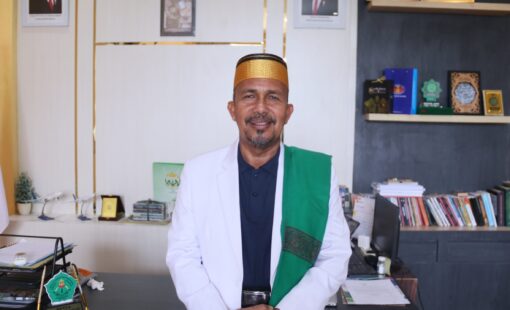Ketua STAIN Meulaboh, Prof. Dr. H. Syamsuar, M.Ag. Ketua STAIN Meulaboh, Prof. Dr. H. Syamsuar, M.Ag.