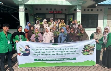 Mahasiswa KPM STAIN Meulaboh Edukasi Urban Farming Bagi Masyarakat Aceh Jaya , Selasa 12 Mei 2026