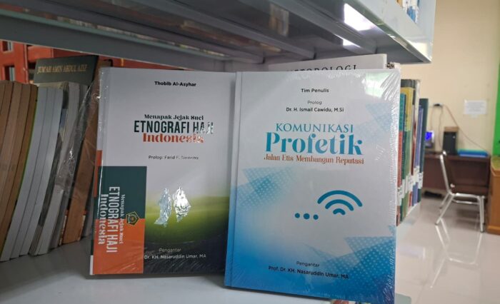Hibah Buku Stafsus Menag RI
