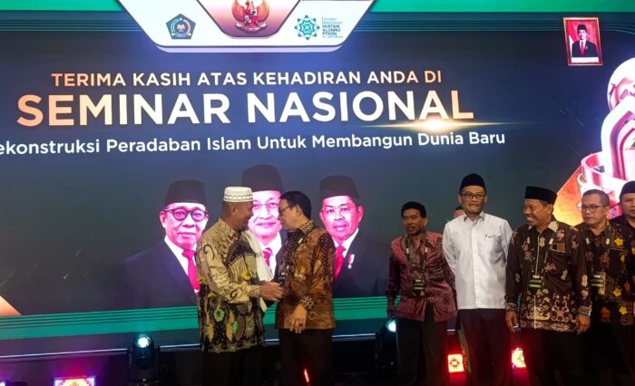 Ketua STAIN Meulaboh, Prof Dr H Syamsuar MAg saat menghadiri Seminar Nasional Festival Muharram 1448 H/2026 M, Selasa 14 Juli 2026 Ketua STAIN Meulaboh, Prof Dr H Syamsuar MAg saat menghadiri Seminar Nasional Festival Muharram 1448 H/2026 M, Selasa 14 Juli 2026